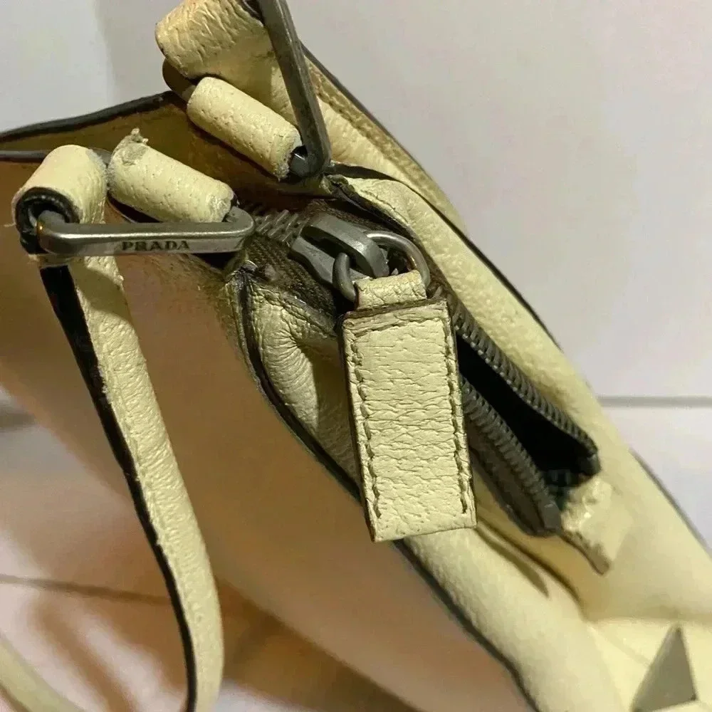 Prada vintage beige cream leather handle handbag